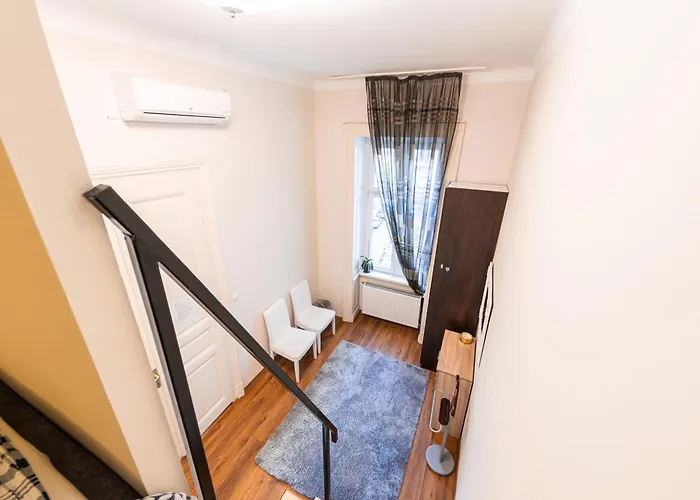 Urban Hostel *