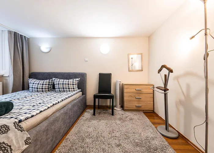 Urban Hostel *
